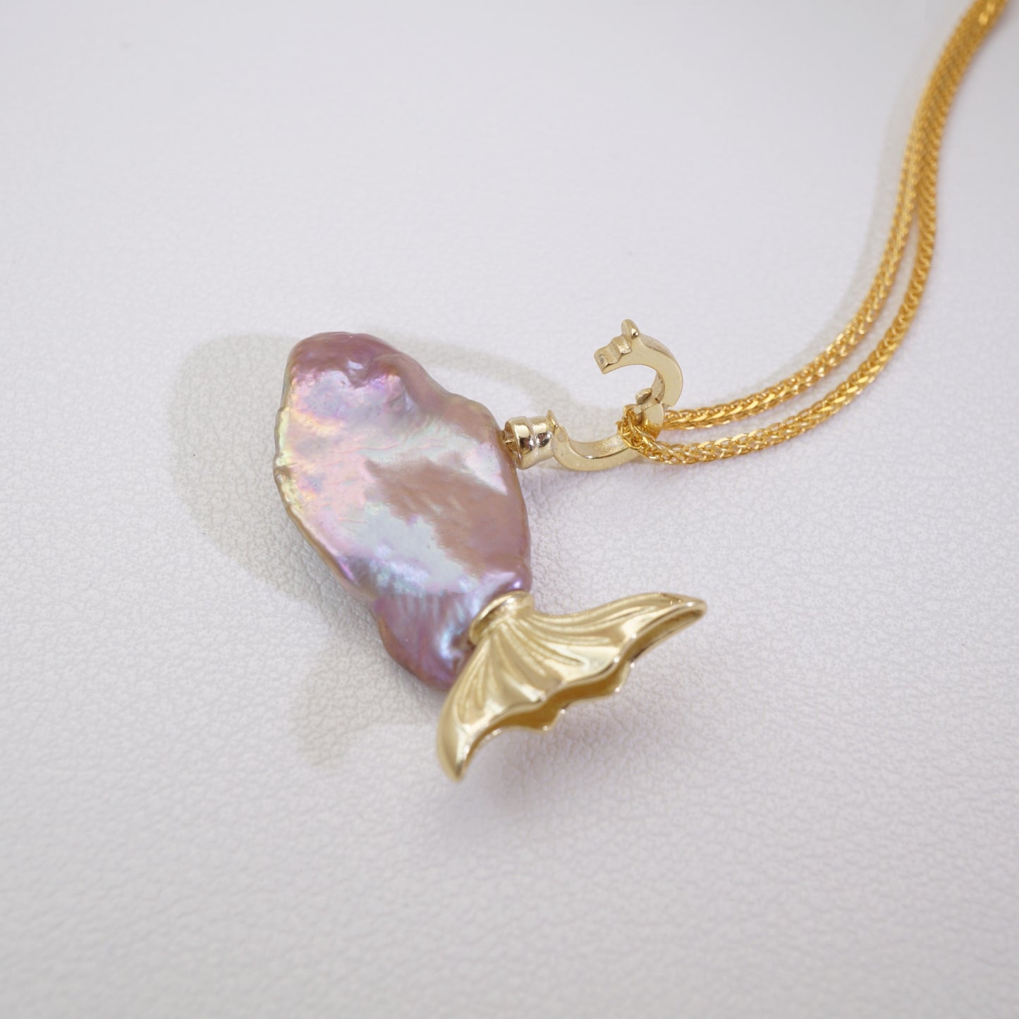 Handcrafted Baroque Pearl Fish Pendant Necklace （PurPle）